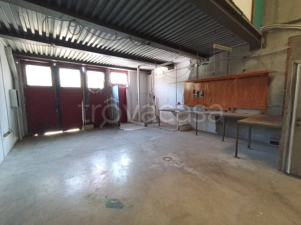 locale commerciale in vendita a Settimo Milanese