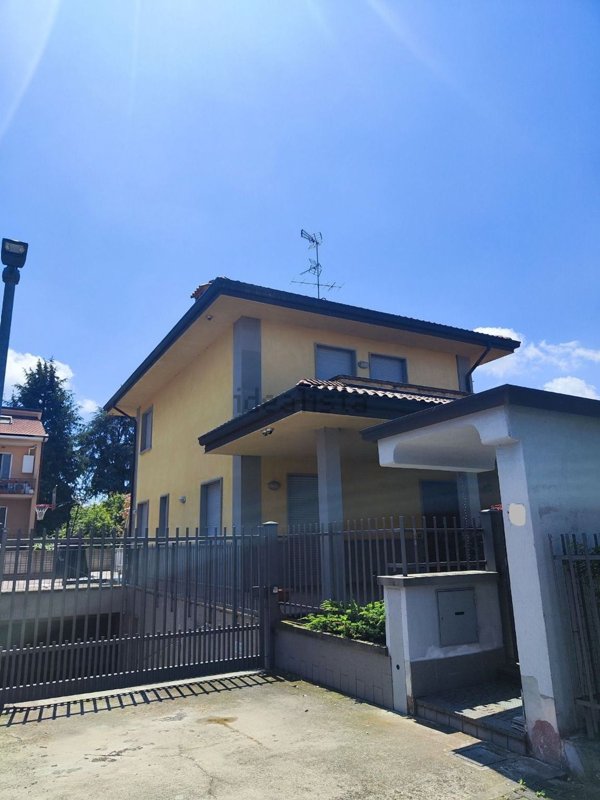 casa indipendente in vendita a Settimo Milanese