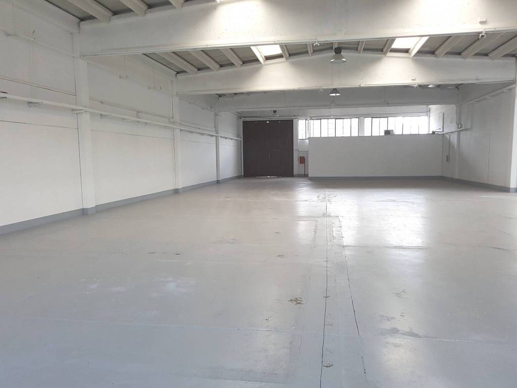 locale commerciale in vendita a Settimo Milanese