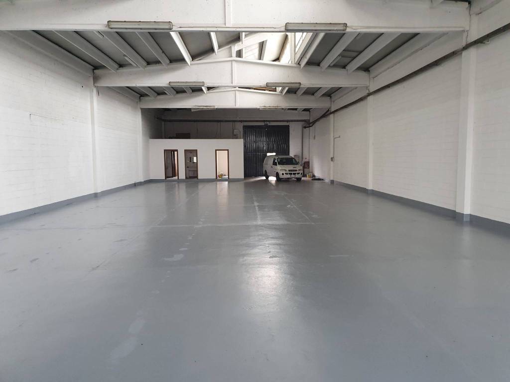 locale commerciale in vendita a Settimo Milanese