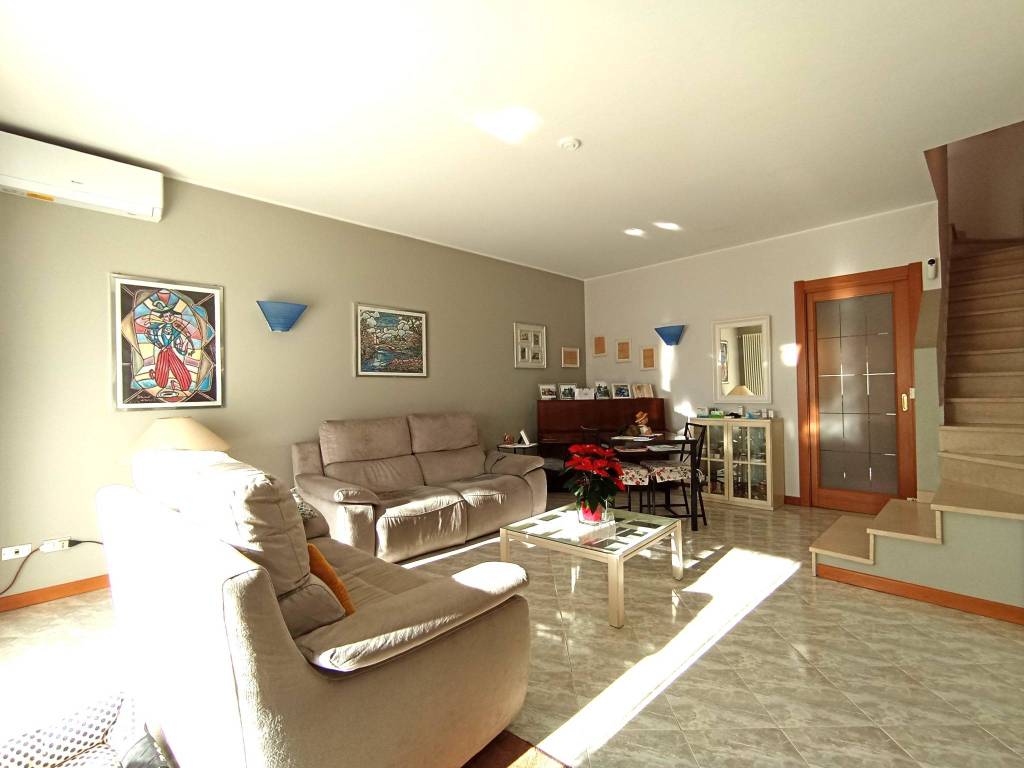 casa indipendente in vendita a Settimo Milanese in zona Seguro