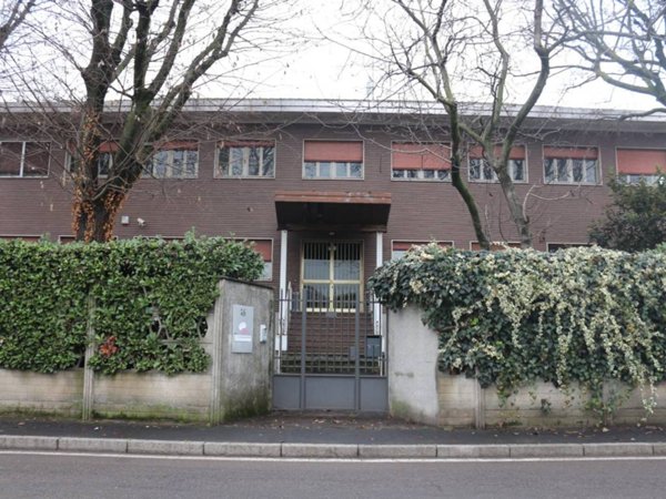 locale commerciale in vendita a Settimo Milanese