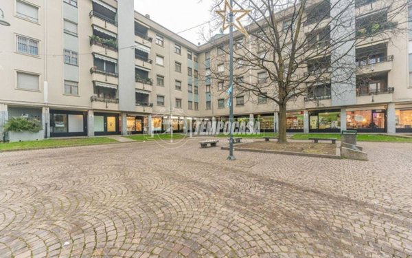 negozio in vendita a Settimo Milanese in zona Seguro