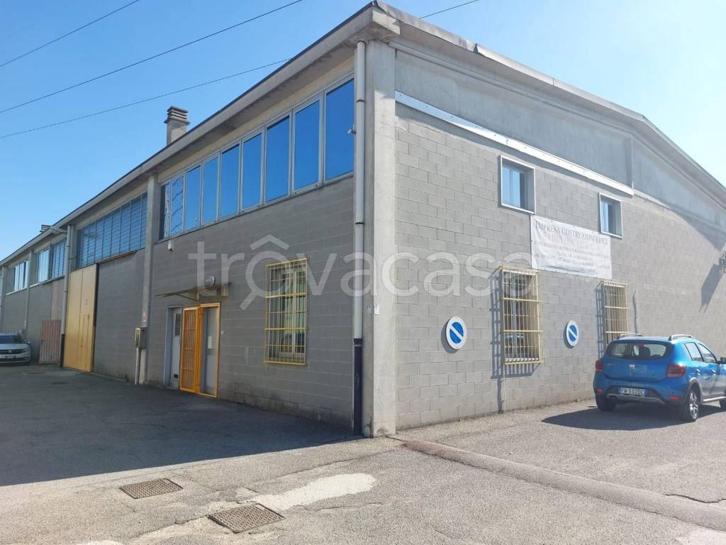 locale commerciale in vendita a Settimo Milanese