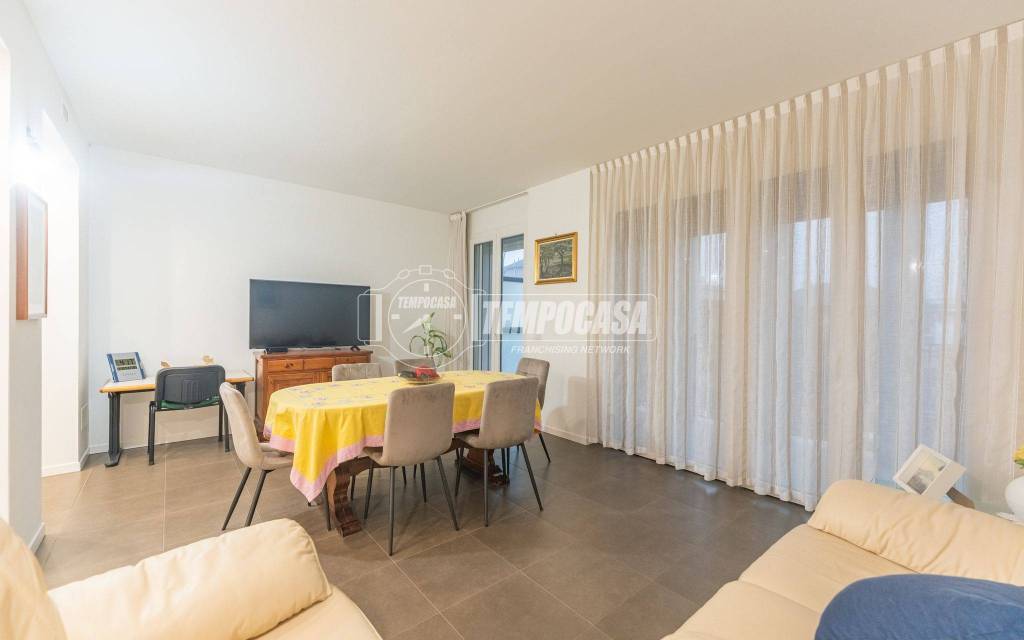 appartamento in vendita a Settimo Milanese in zona Villaggio Cavour