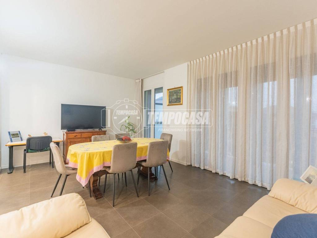 appartamento in vendita a Settimo Milanese in zona Villaggio Cavour