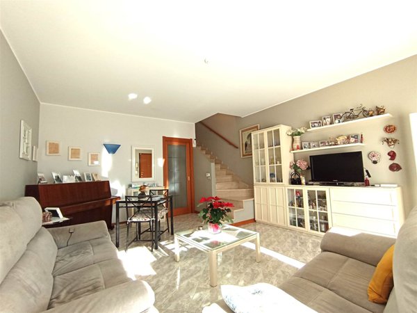 casa indipendente in vendita a Settimo Milanese in zona Seguro