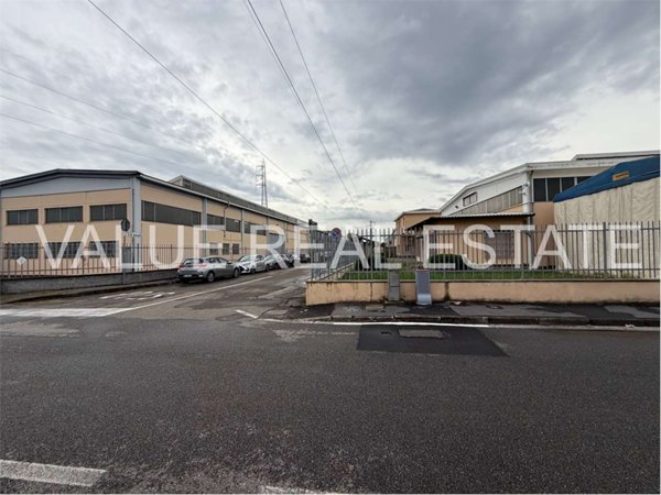 capannone in vendita a Settimo Milanese