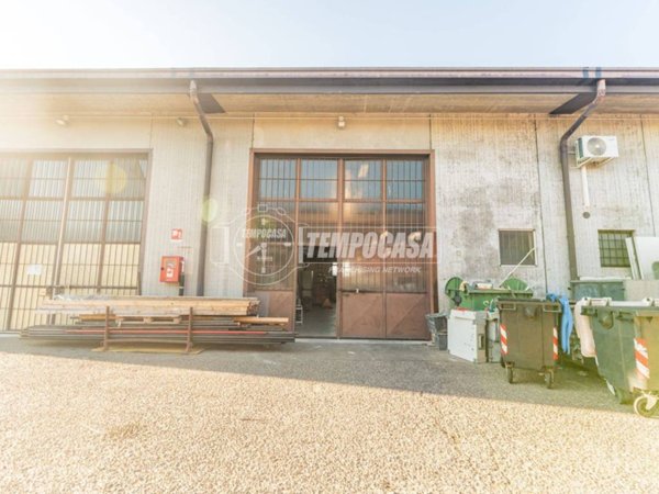 locale commerciale in vendita a Settimo Milanese in zona Vighignolo