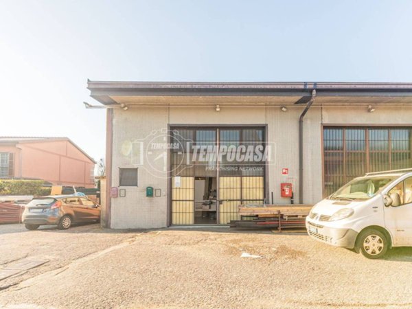 locale commerciale in vendita a Settimo Milanese in zona Vighignolo