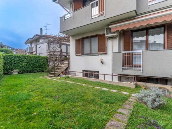 casa indipendente in vendita a Settimo Milanese