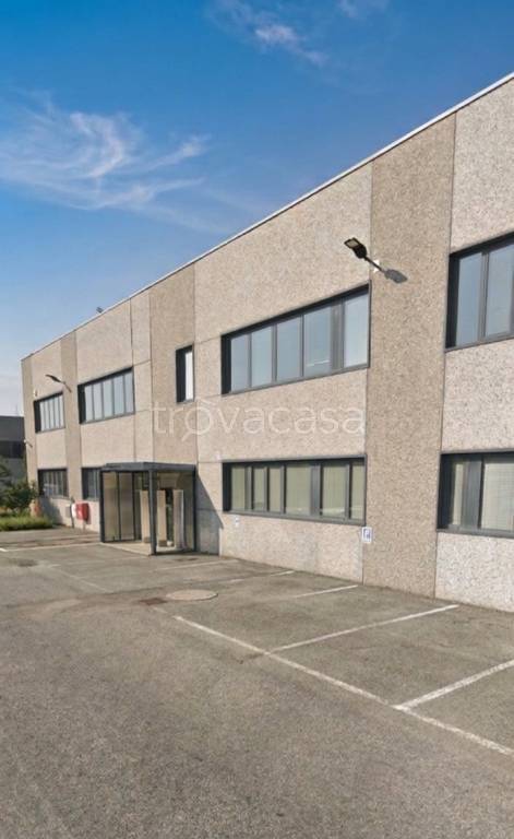 locale commerciale in vendita a Settimo Milanese