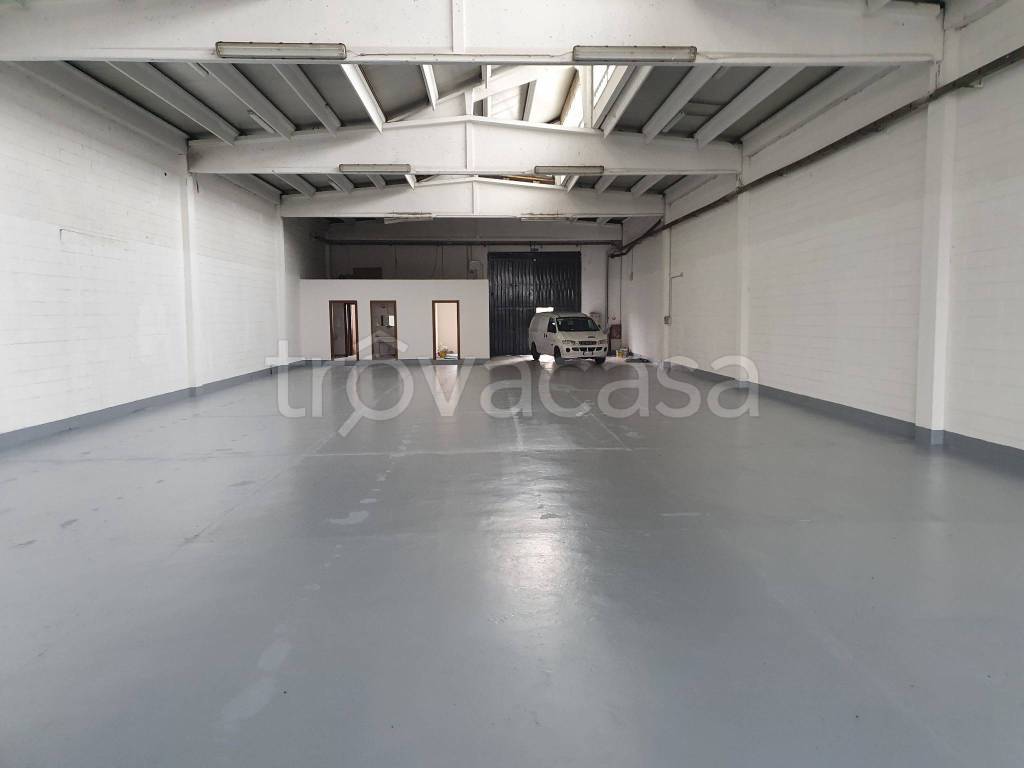 locale commerciale in vendita a Settimo Milanese