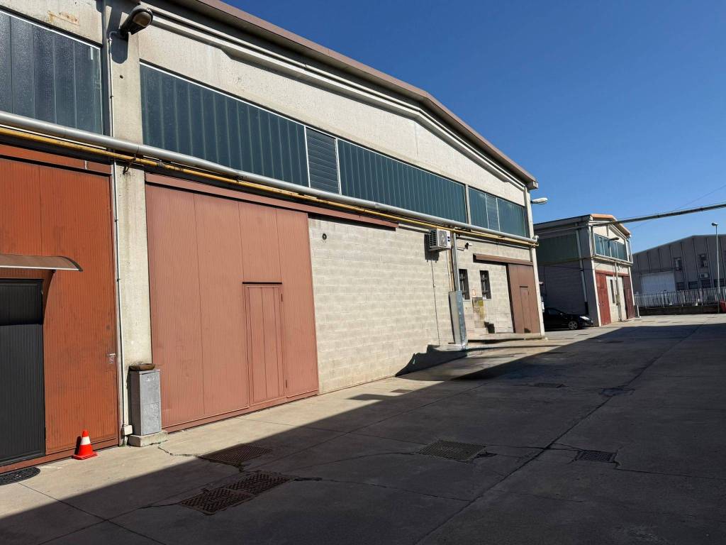 capannone in vendita a Settimo Milanese