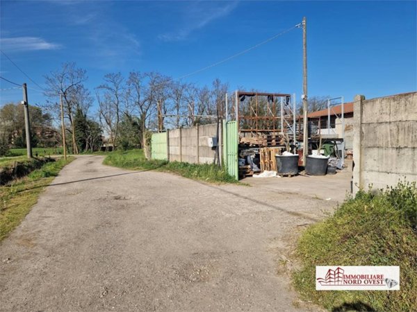 locale commerciale in vendita a Settimo Milanese