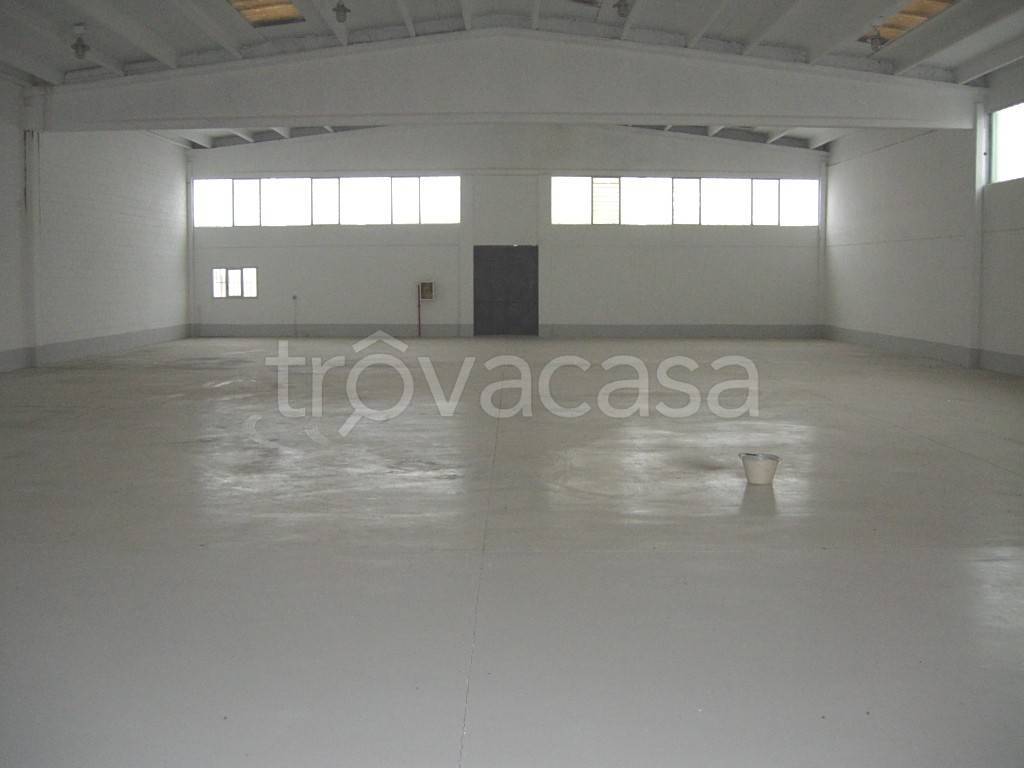 locale commerciale in vendita a Settimo Milanese