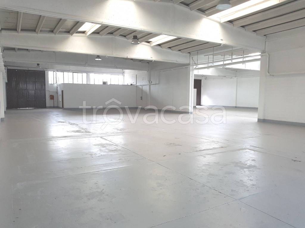 locale commerciale in vendita a Settimo Milanese