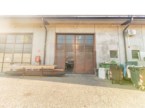 locale commerciale in vendita a Settimo Milanese in zona Vighignolo