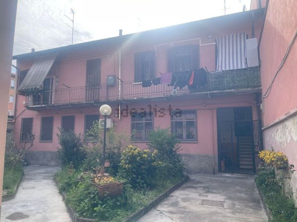 appartamento in vendita a Settimo Milanese in zona Villaggio Cavour