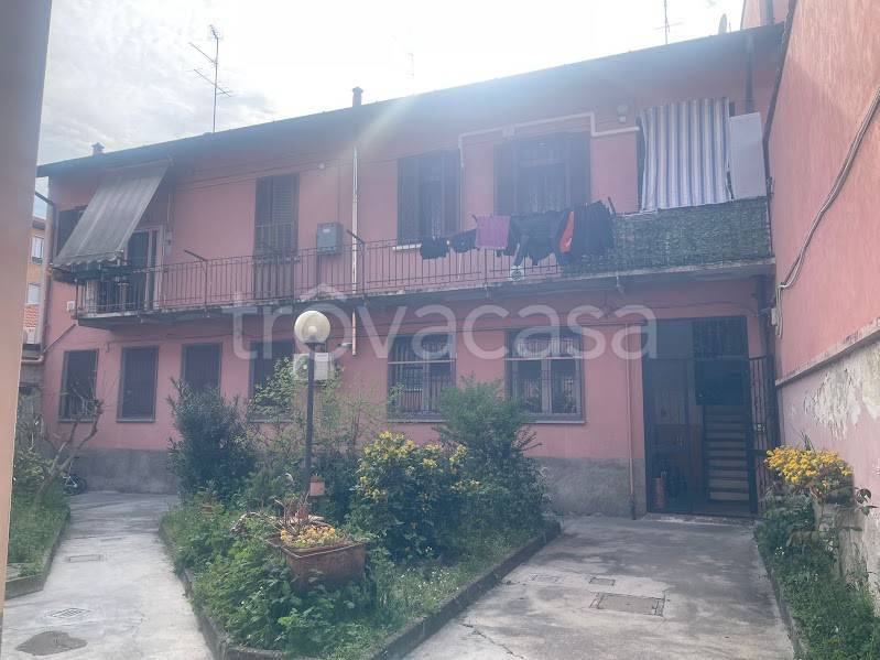 appartamento in vendita a Settimo Milanese in zona Villaggio Cavour