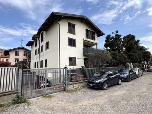 appartamento in vendita a Settimo Milanese in zona Villaggio Cavour