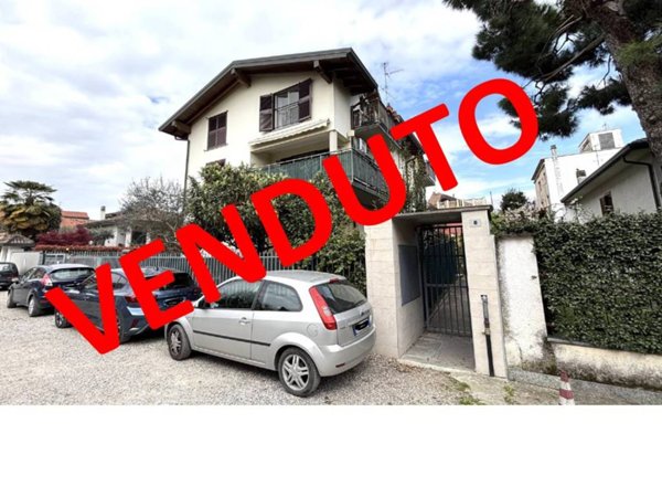 appartamento in vendita a Settimo Milanese in zona Villaggio Cavour