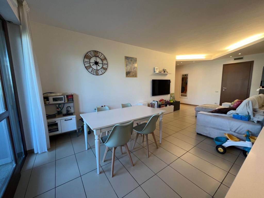 appartamento in vendita a Settimo Milanese in zona Seguro