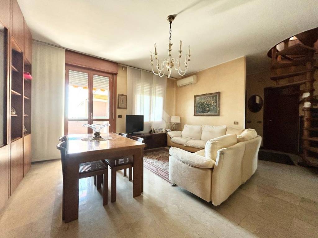 appartamento in vendita a Settimo Milanese in zona Seguro