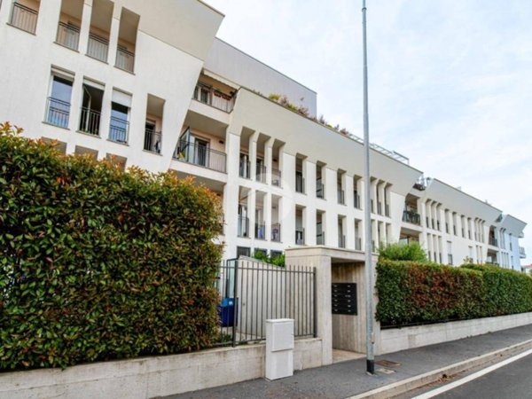 appartamento in vendita a Settimo Milanese in zona Villaggio Cavour