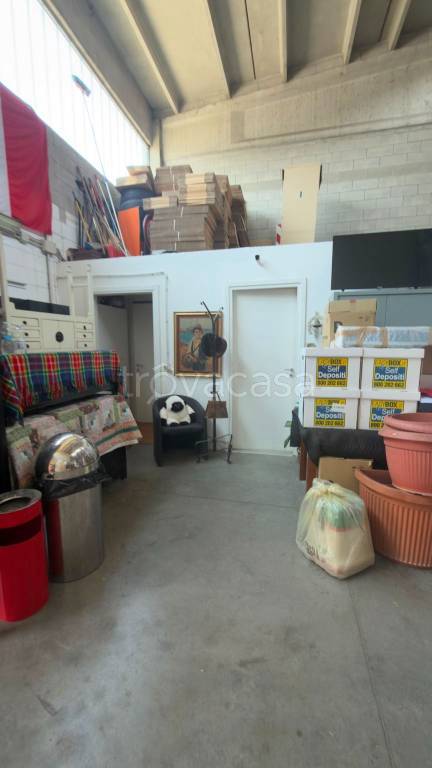 locale commerciale in vendita a Settimo Milanese