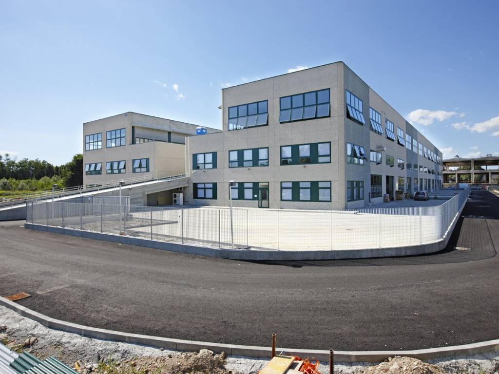 locale commerciale in vendita a Settimo Milanese