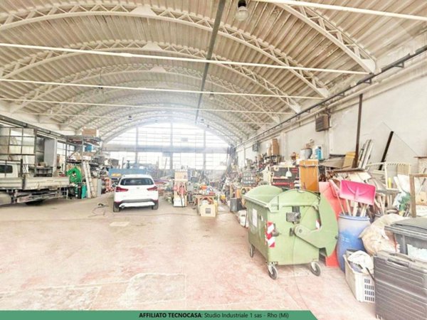 locale commerciale in vendita a Settimo Milanese
