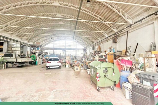 locale commerciale in vendita a Settimo Milanese in zona Villaggio Cavour