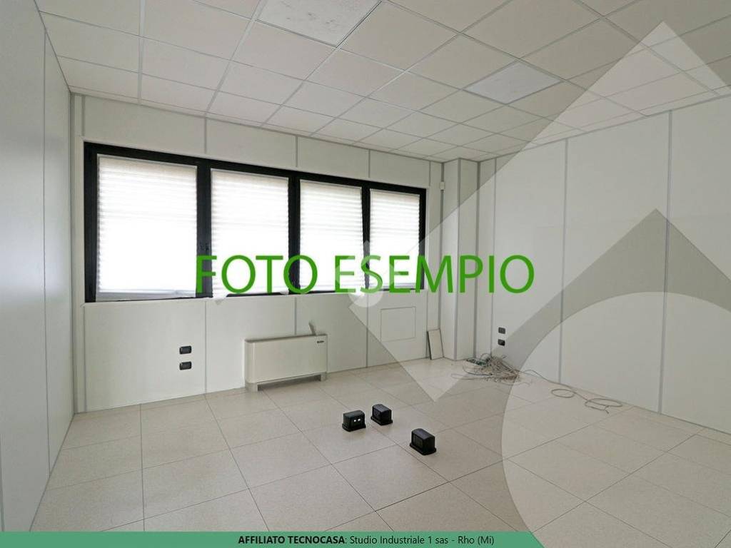 locale commerciale in vendita a Settimo Milanese in zona Seguro