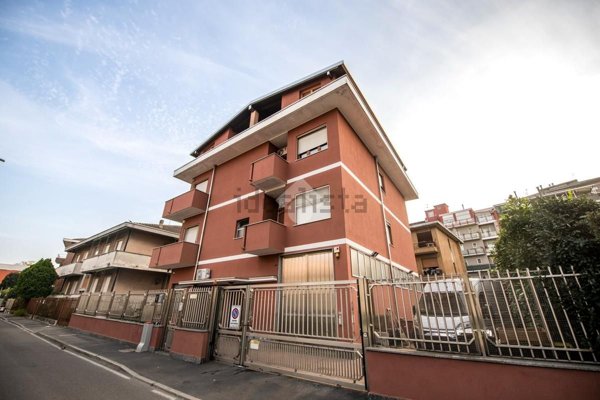 appartamento in vendita a Settimo Milanese in zona Cascine Olona
