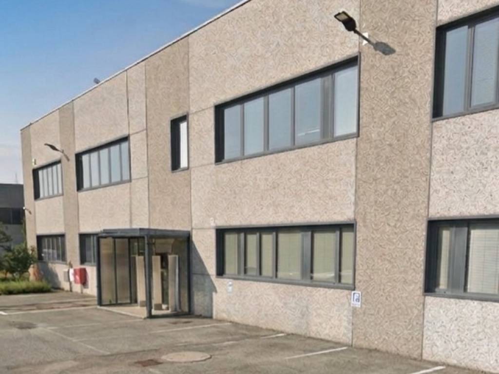 locale commerciale in vendita a Settimo Milanese in zona Seguro