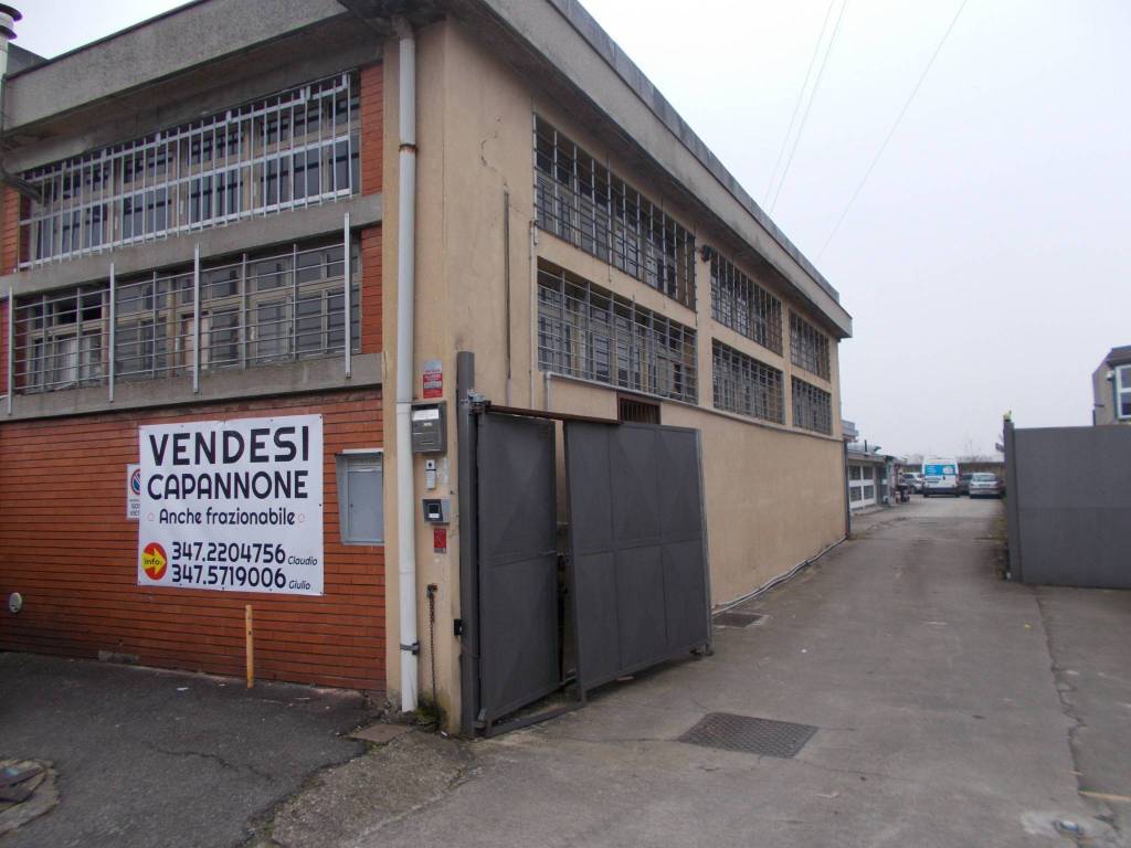locale commerciale in vendita a Settimo Milanese in zona Villaggio Cavour