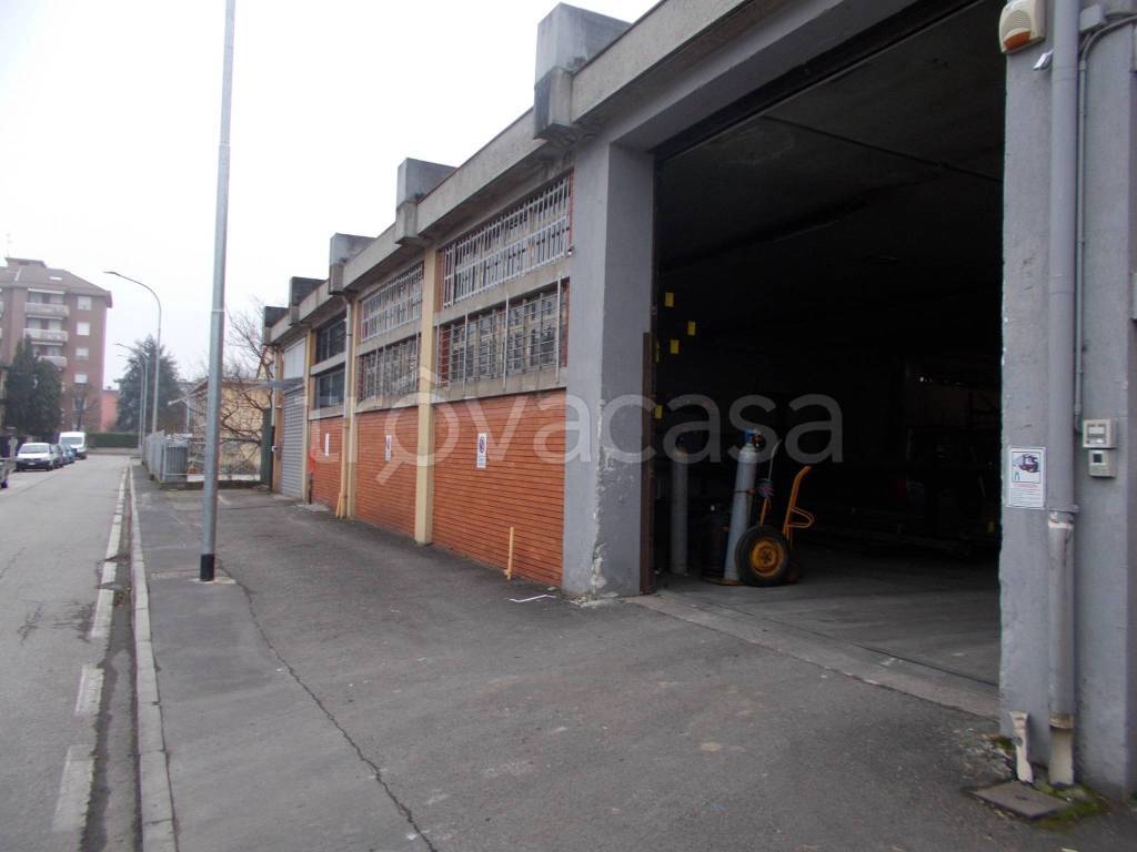 appartamento in vendita a Settimo Milanese in zona Villaggio Cavour
