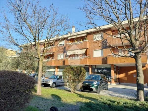 negozio in vendita a Settimo Milanese in zona Cascine Olona