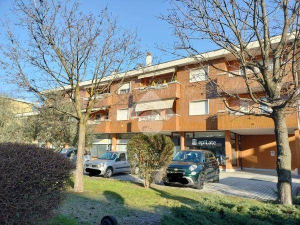 negozio in vendita a Settimo Milanese in zona Cascine Olona