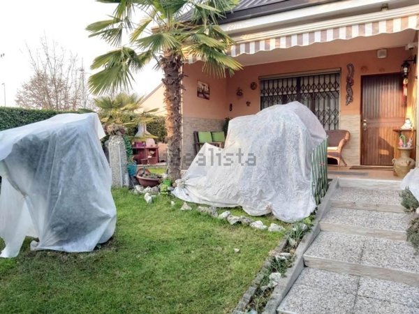 casa indipendente in vendita a Settimo Milanese in zona Seguro