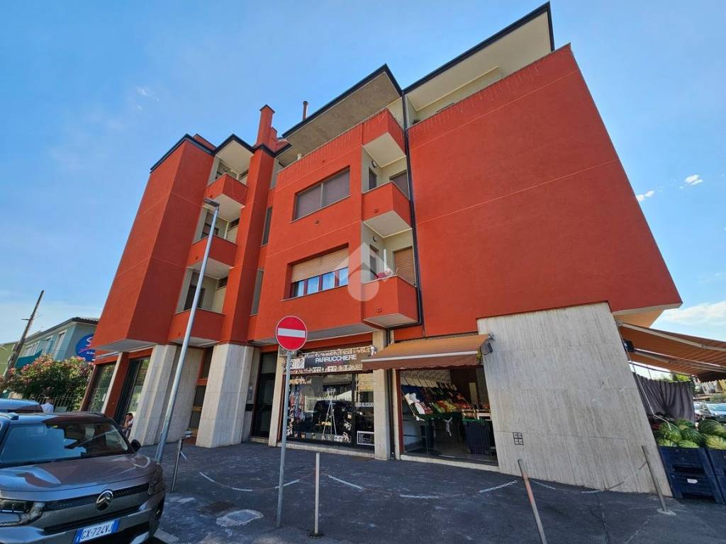 appartamento in vendita a Settimo Milanese in zona Cascine Olona