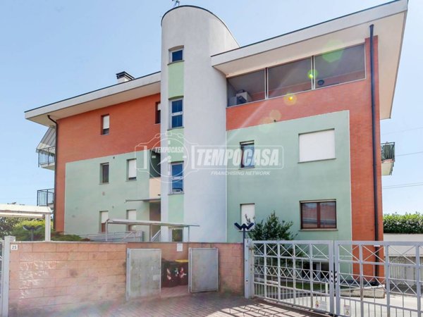 appartamento in vendita a Settimo Milanese in zona Villaggio Cavour