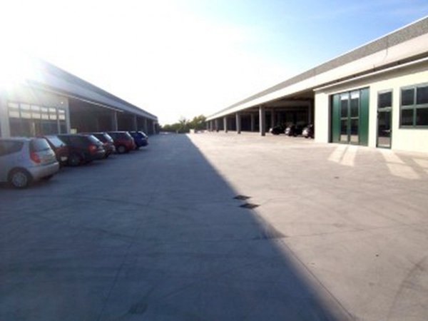 locale di sgombero in vendita a Settimo Milanese in zona Seguro