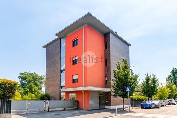 appartamento in vendita a Settimo Milanese in zona Villaggio Cavour