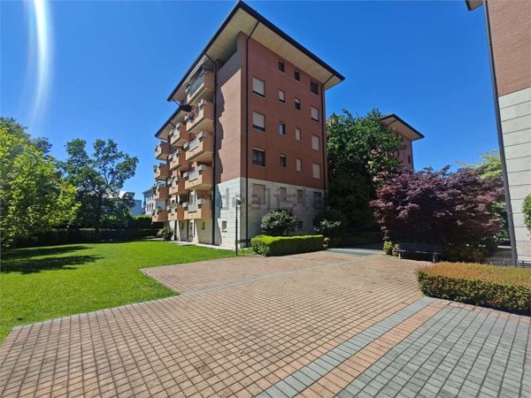 appartamento in vendita a Settimo Milanese in zona Cascine Olona
