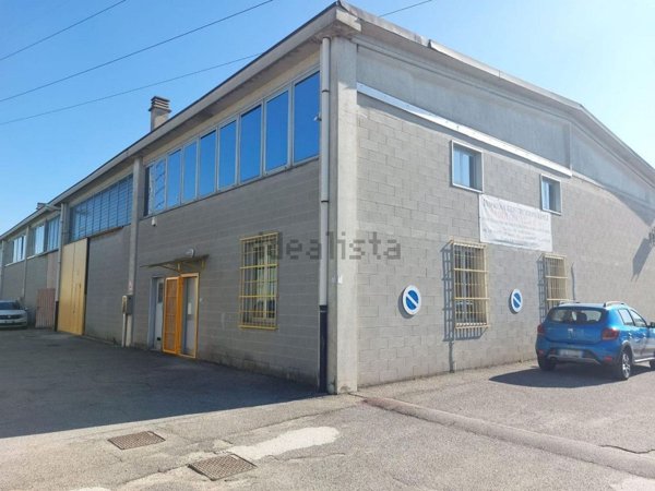 locale di sgombero in vendita a Settimo Milanese