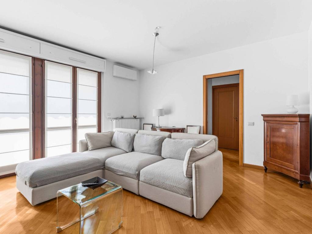 appartamento in vendita a Settimo Milanese in zona Seguro