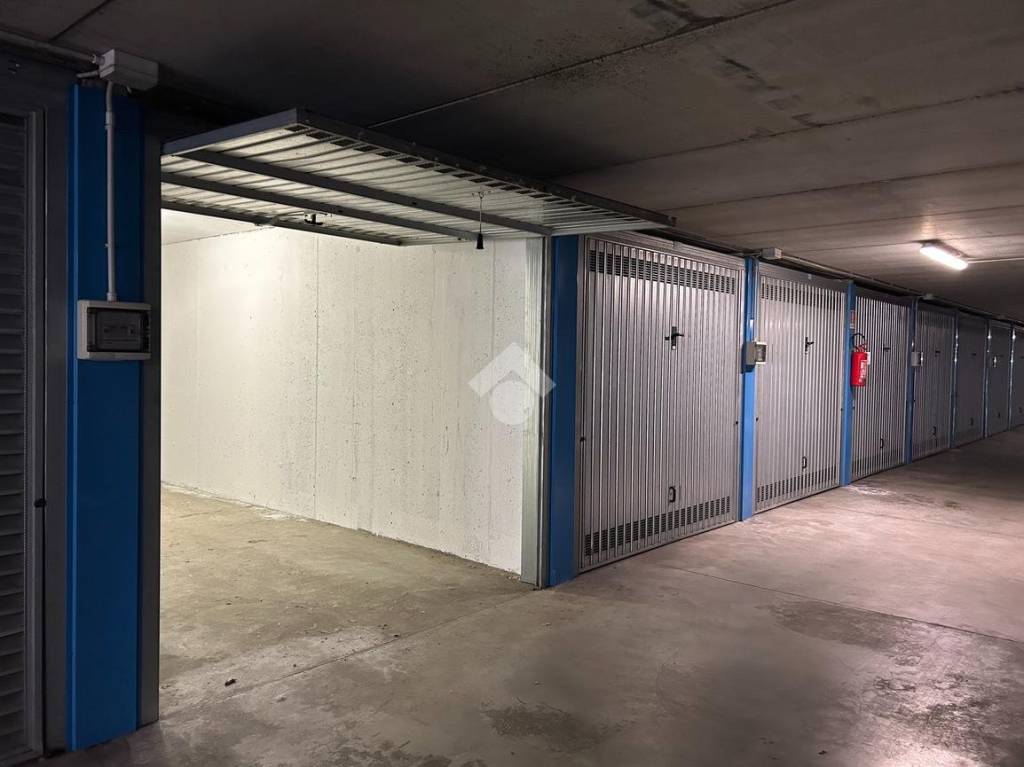 box auto in vendita a Settimo Milanese in zona Cascine Olona