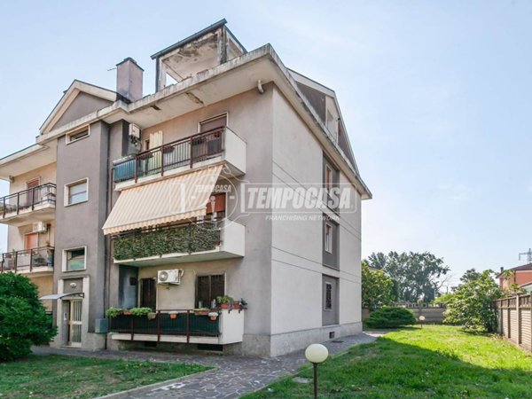 appartamento in vendita a Settimo Milanese in zona Villaggio Cavour
